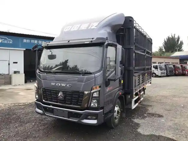 北京卖重汽豪沃825轮胎高栏货车分期电话