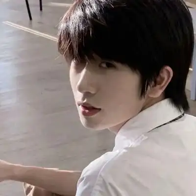 冷淡风男头像"你说的情话就很浪_男生头像_我要个性网