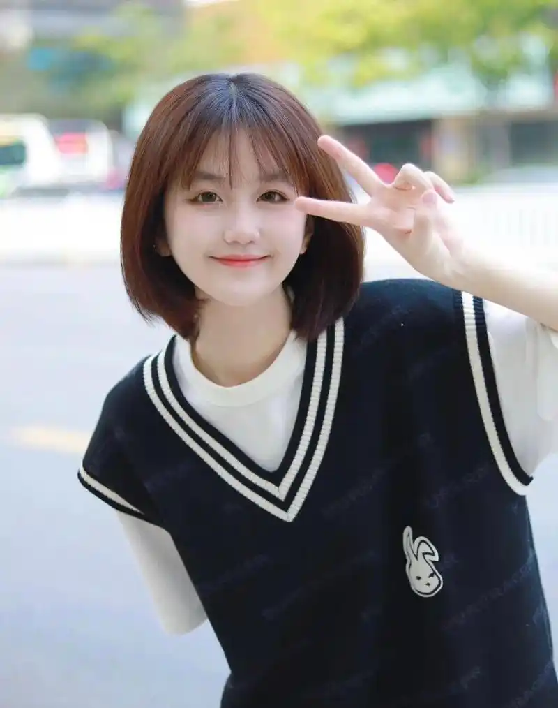 创作灵感 #今日发型推荐 #春季发型 #减龄发型 #中短发发型 #妹妹头