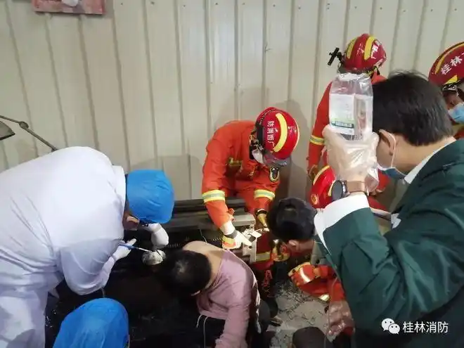 触目惊心桂林一工人右臂被机床绞碎现场视频曝光