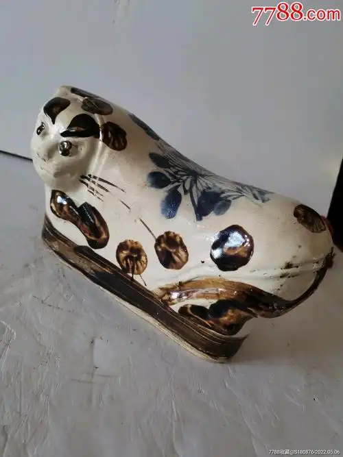 民国时期瓷凉猫枕1个白底黑花造型好