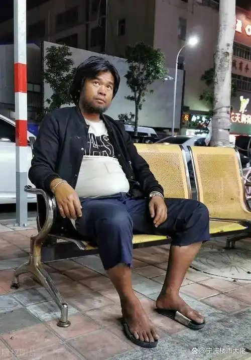 邋遢男生会有人喜欢么宁波35岁男子不修边幅至今依旧单身