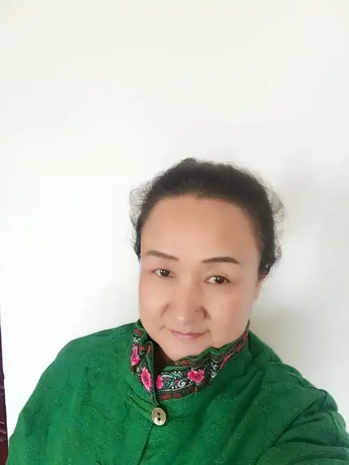 2017年做理财时在家拍的工作照