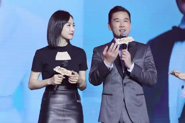 王耀庆加盟"资深少女"组合 现场开怼宋威龙"你才是面包!