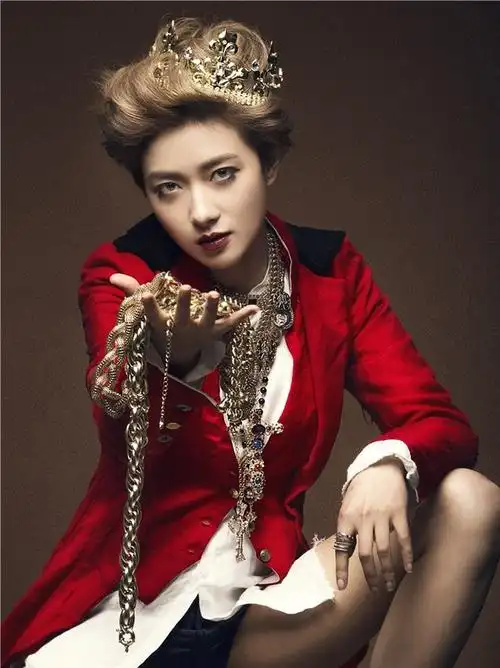 女演员万茜高贵冷艳女王范气场全开写真