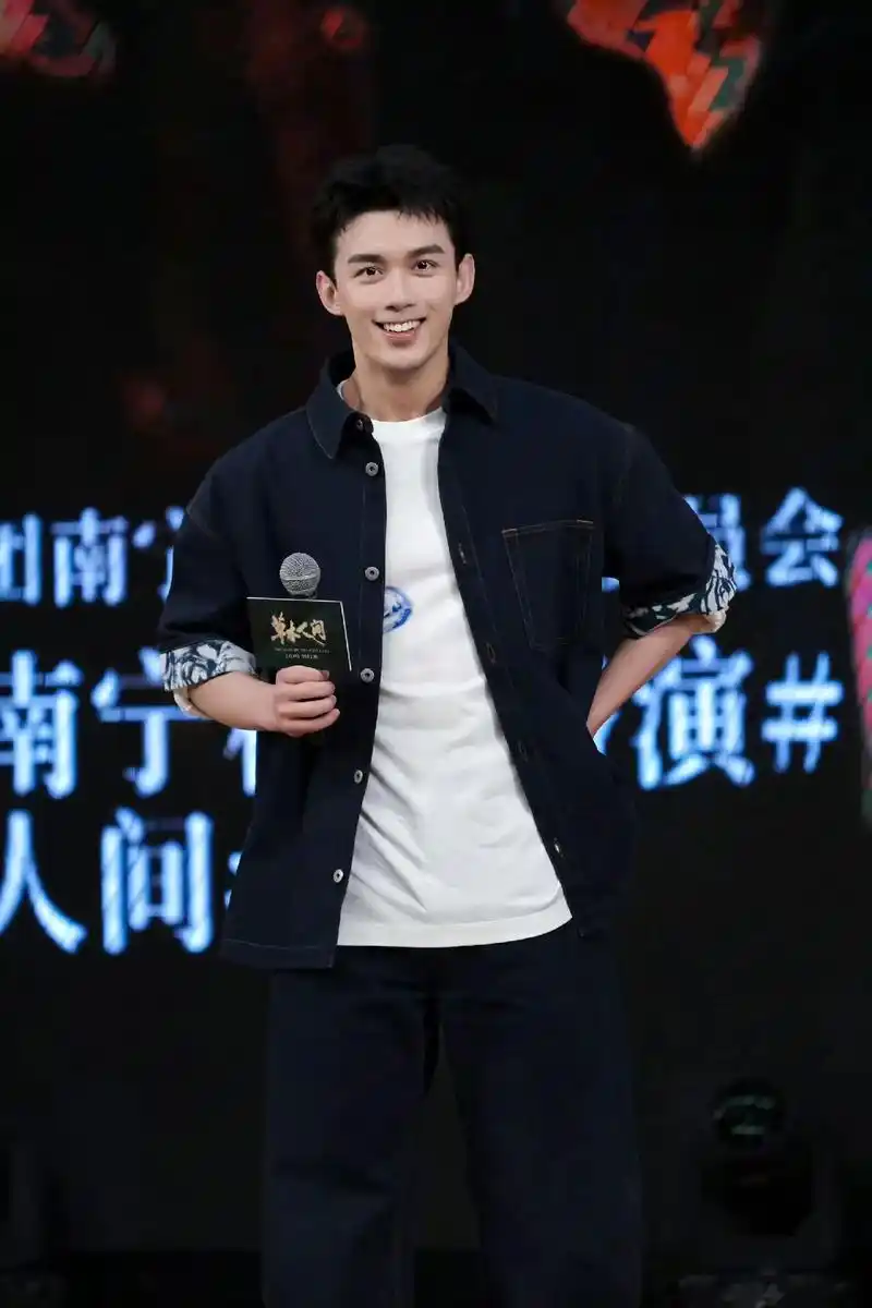 南宁路演,男大的一天!#吴磊 #吴磊草木人间路演生图 #草 - 抖音