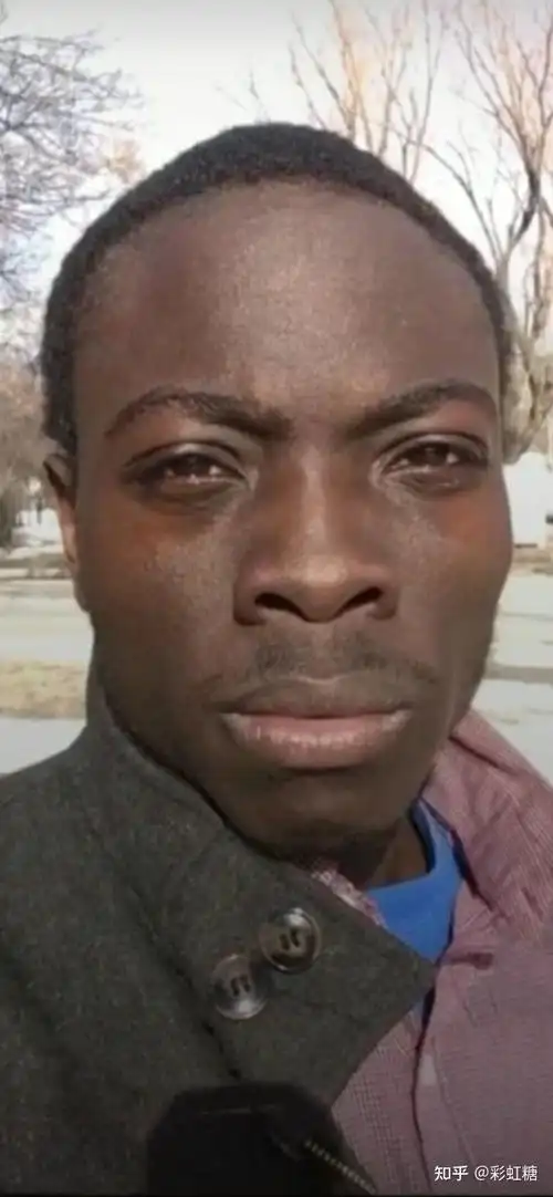 谁有以前传的很火的黑人照片,露着大白牙当壁纸的那个我要爆照用的?