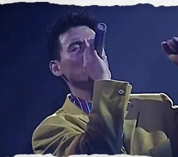 近日抖音经常刷到有关于陈百强的经典歌曲,不管身高,样貌确实帅.