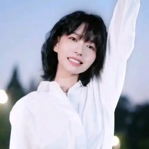 谁能拒绝一个可爱的小黑呢 | 房东的猫