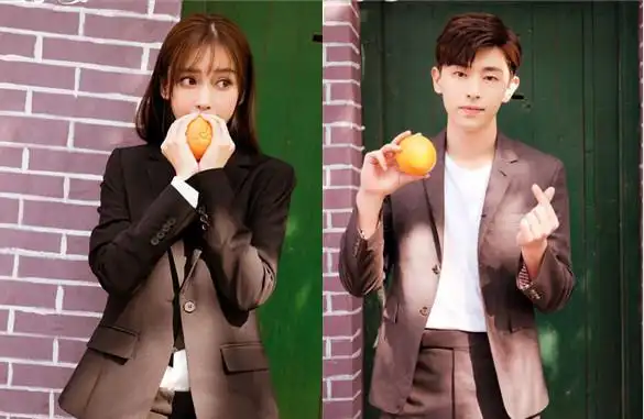 baby的肩膀不小心碰到邓伦肩膀,邓伦的这一举动却引起网友的热议