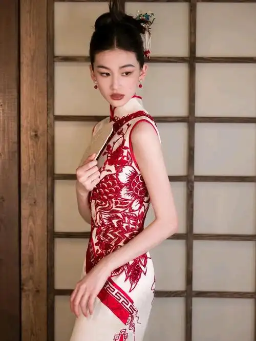 中国传统服饰的魅力:旗袍的优雅与韵味