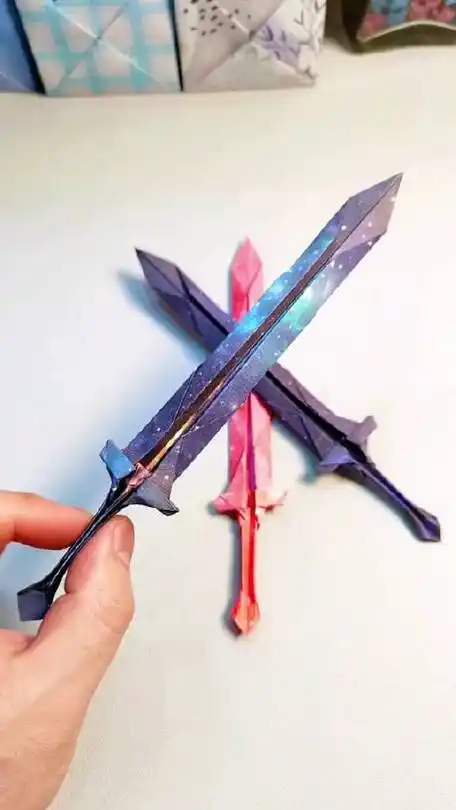用一张纸折帅气的正义之剑,宝剑折纸教程#折纸##手工##微博喜剧现场