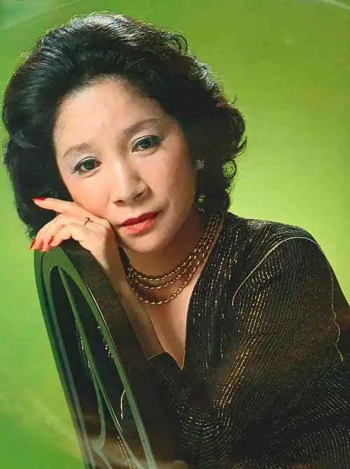 回顾江利智惠美她45岁醉酒去世后高仓健终生未娶无儿无女