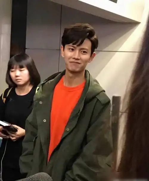 任嘉伦素颜照被曝光,粉丝:我要出坑了!