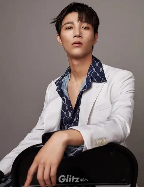 杨廷东酷帅有型写真图片