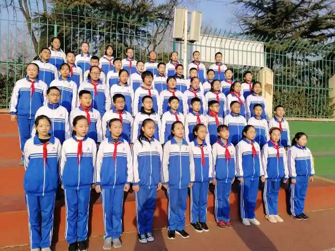 合唱队形图(三十人合唱队形图)