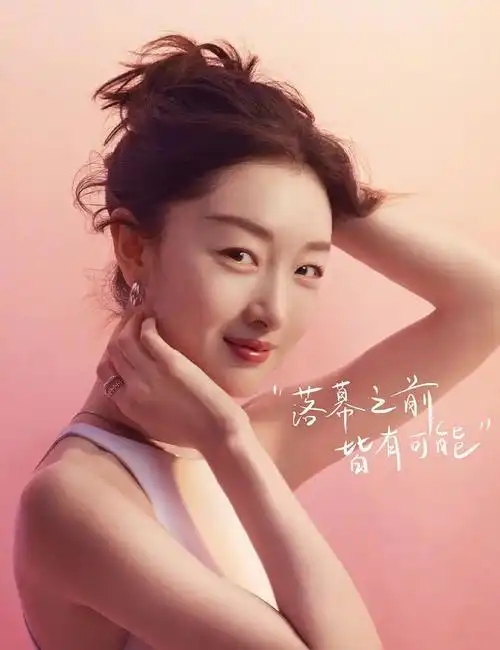 周冬雨新广告造型封神穿挂脖裙狐狸眼电力十足终于有女人味了