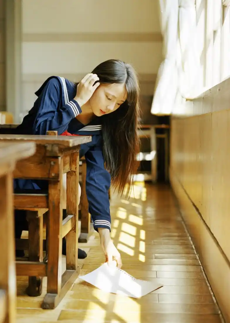 美图摄影:阳光下的校园女孩 纯纯的青春 纯纯的初恋!
