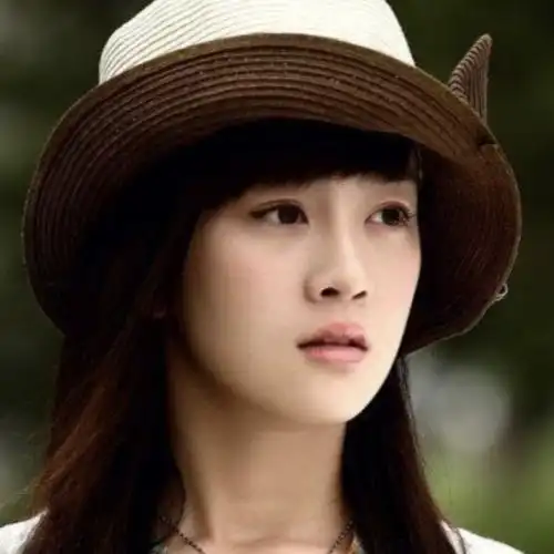 今天给大家扒一扒瞎整届代表张檬吧早期的张檬可以称得上是清纯少女夏