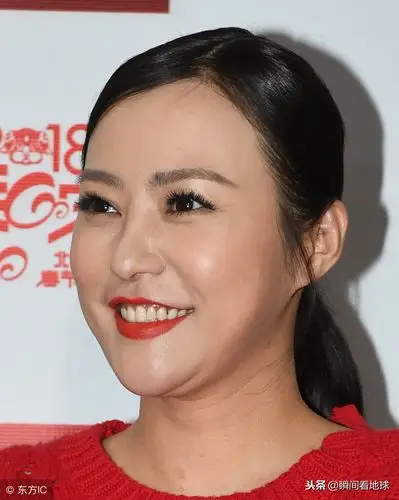 郝蕾近照美得与众不同网友很有韵味