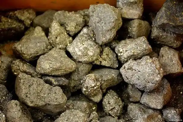 铜矿指可以利用的含铜的自然矿物集合体的总称,铜矿石一般是铜的