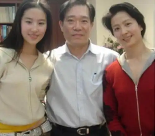 刘亦菲结婚了吗,33岁的年龄,18岁的颜值