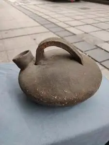 古董尿壶