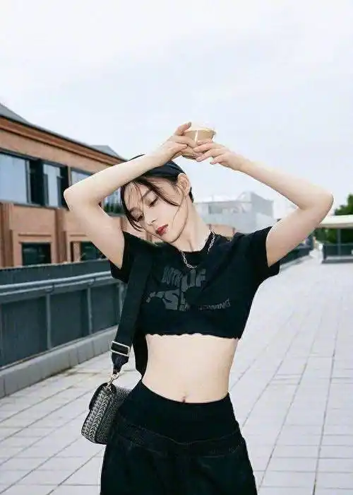 袁姗姗瘦出新高度,腹肌能当"搓衣板",小细腰,也是藏不住了_健身_身材