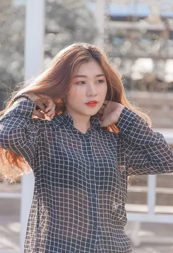 一名身穿正装衬衣女子的照片|人物,休闲,可爱,头发,女人,女士,女孩