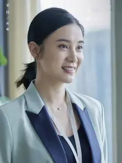 南俪(宋佳饰演)