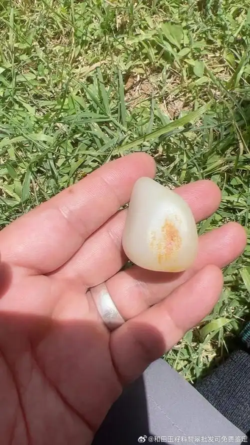 新疆和田玉籽料原石,39.6g,真皮真色,独籽无修型,白度