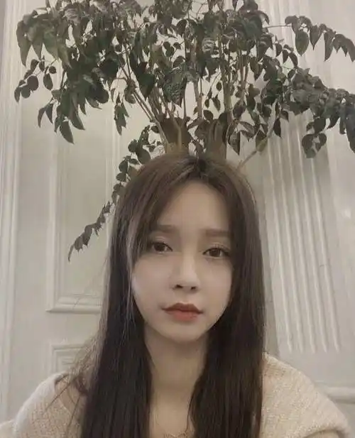 沈梦辰被曝皮肤黑,遭亲爸嫌弃,用了它后素颜美成白皙"水光肌"_美容_羊