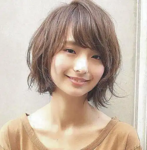 发量少大圆脸女生发型