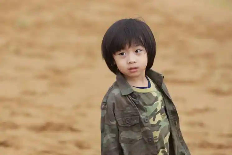 有种"颜值滑坡"叫kimi长大,与小时候判若两人,难怪林志颖不晒_孩子