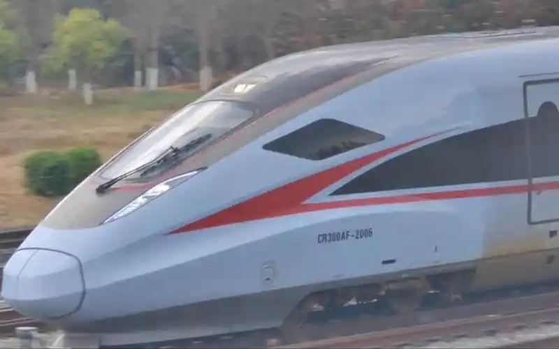 西成高铁,复兴号cr300af-2006担当的d1717次列车进成都东站