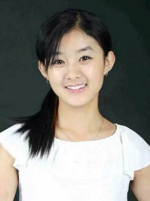 农村出身,出道14年没有任何背景资源的她,为何能够红到现在_赵丽颖