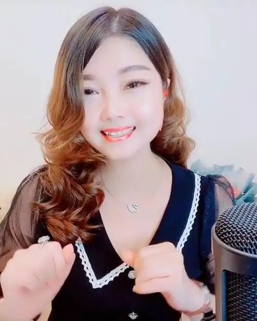 37岁闽南语女歌手鸣月突传死讯一周前还更新动态家人发讣告