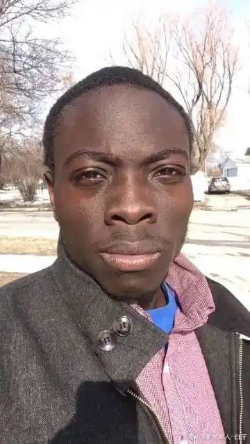 非洲黑人-白牙            关注69            粉丝1 天够黑 才显得我