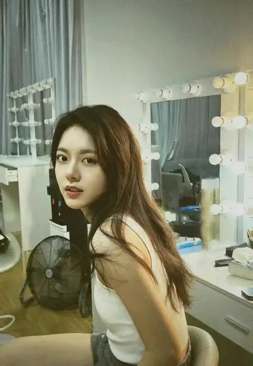 赵今麦20岁生日新的开端,从青涩小女孩变美少女,颜值和演技飙升