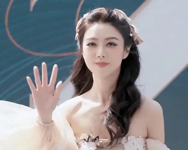 女歌手安静红唇个人资料