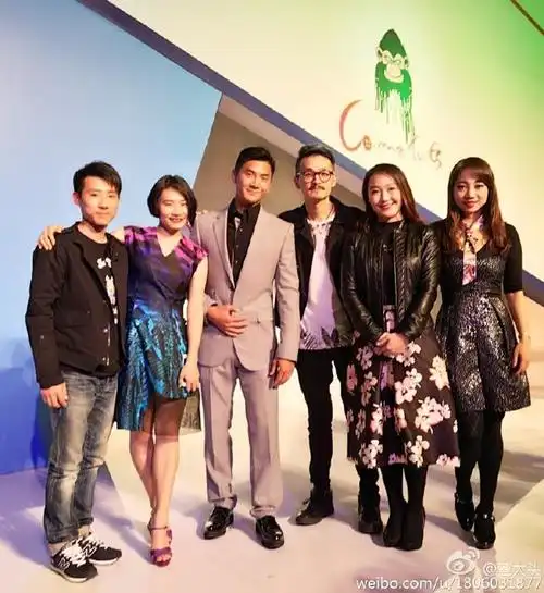 翻看奎媛媛的微博,发现她们在十几年后又重聚了,当年的美人现在仍然是