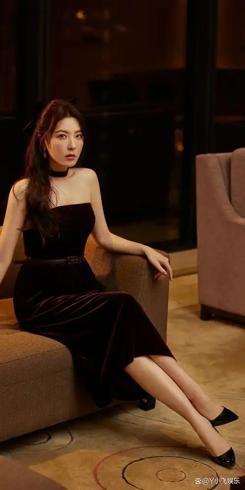 曾黎到底有多美,连张柏芝都对她目不转睛,简直是男女老少通吃