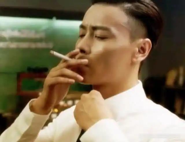 男明星吸烟吴京最酷,哥哥最有味道,小马哥那是真烧钱啊!