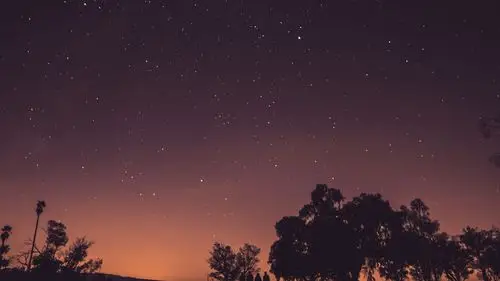 夜空中繁星点点