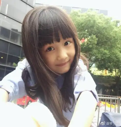 赵薇女儿当初因颜值太高全网等她长大如今变成什么样了