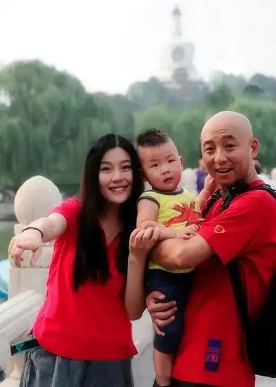 《扫黑风暴》主演周晓鸥:酗酒不羁的摇滚浪子被妻子"降服"了