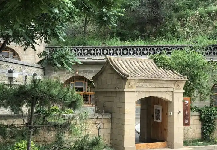 陕西虽然给人的印象是窑洞众多,但是数得上的窑洞宾馆酒店也就那么一