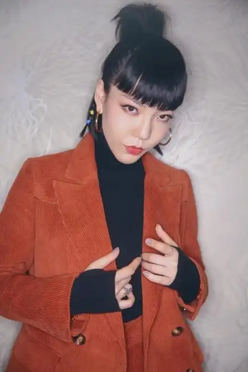 《好声音》吴莫愁近况曝光,现身五线城市捞金,身材发福显憔悴!