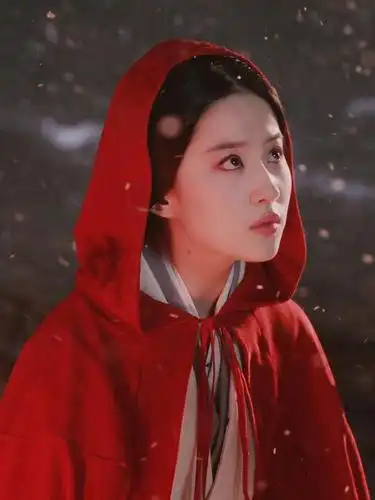 刘亦菲《铜雀台》灵雎,红衣如血白衣似雪,楚楚可人却藏硬骨