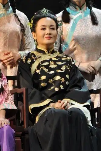 话剧大宅门台湾巡演娜仁花演绎威严白文氏